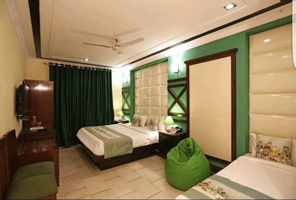 Hotel Unistar New Delhi Eksteriør bilde
