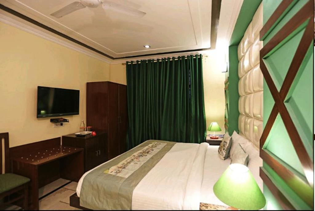 Hotel Unistar New Delhi Eksteriør bilde